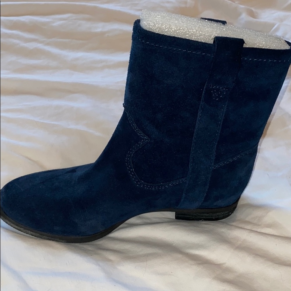 New Vince Camuto blue suede booties